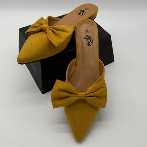 Trary Shoes for Life - Yellow Suede Mules - Sz 10 - Picture 1 of 4